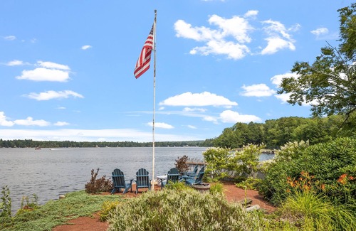 Middleton House | Hope's Haven -Waterfront on Sunrise Lake- w/ HOT TUB
