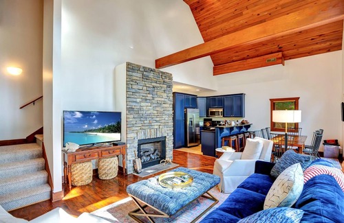 Townville House | Hopkins Road Chalet on Hartwell