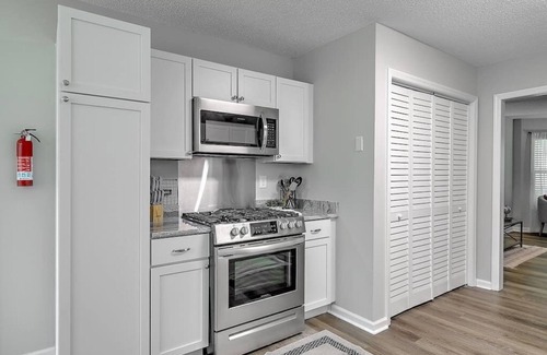 Summerville House | Hopper · CHAS, SUMMRVLL/NEXTON Comfort Near Everything!