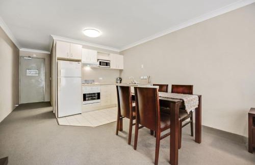 Jindabyne House | Horizons 115 - Lake Front Studio l Pool l Tennis Court l Bar