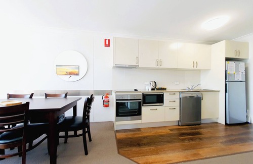 Jindabyne Apartment | Horizons 212 Lake Jindabyne Waterfront Apartment