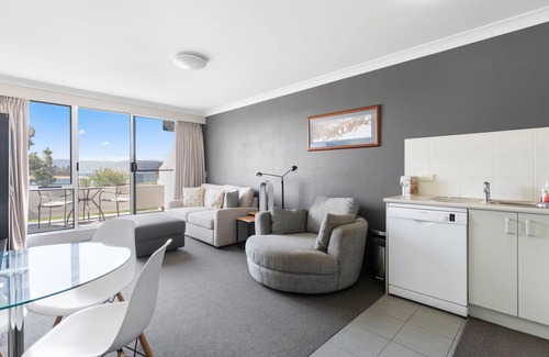 Jindabyne Apartment | Horizons 414 - Deluxe Lake Front Studio l Pool l Tennis l WiFi