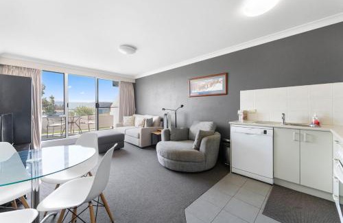 Jindabyne House | Horizons 414 - Deluxe Lake Front Studio l Pool l Tennis l WiFi