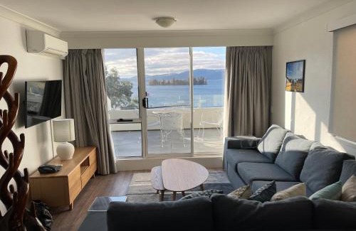 Jindabyne Apartment | Horizons 424 Lake Jindabyne Waterfront 2 Bedroom Apartment