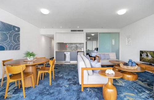 Cairns Central Business District Apartment | Horizons at Harbour Lights - Tropical Poolside Flair