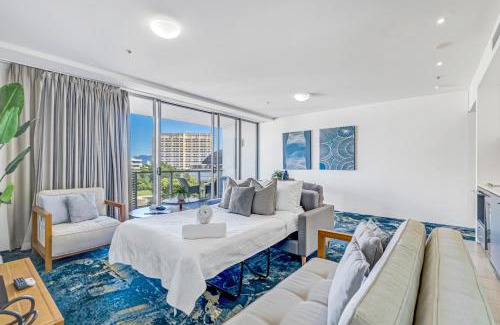 Cairns Central Business District Apartment | Horizons at Harbour Lights - Tropical Poolside Flair