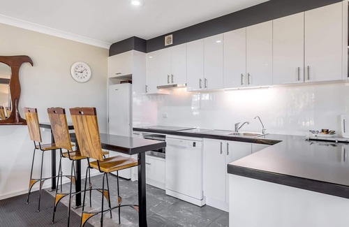 Salamander Bay Villa | Horizons Escape, Villa 136 - relax amongst the trees on Horizons golf course