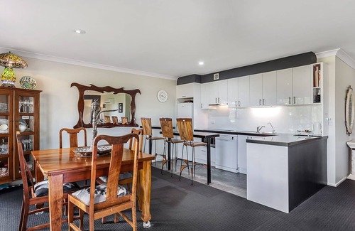 Salamander Bay Villa | Horizons Escape, Villa 136 - relax amongst the trees on Horizons golf course