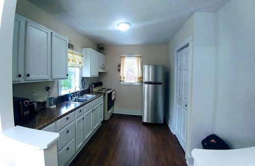 Horse Cave House | Horse Cave Cottage (Sleeps 13) Mammoth Cave 9.4mi