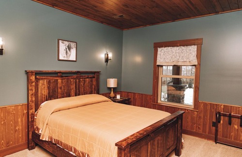 Dundee Cabin | Horse Haven Suite: Luxury Suite in Amish Country, Ohio.
