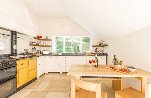 Beaminster Cottage | Horsehill Cottage -located in its own magical woodland setting near Stoke Abbot.
