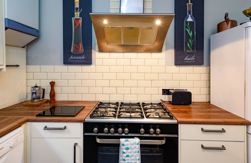 Kelso Cottage | HORSEMARKET APARTMENT, pet friendly, with open fire in Kelso