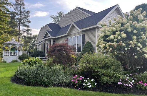 Saratoga Springs House | Horses & Courses 3300sqft on McGregor links Golf course.Hot tub and gazebo.