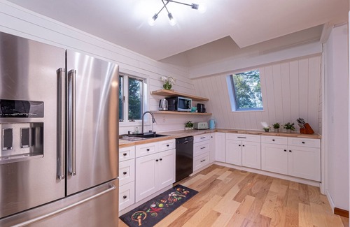 Summerlee House | Horseshoe Acres - Home theater, spa room, hot tub
