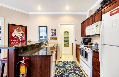 Egg Harbor Condo | Horseshoe Bay Club Cottage #4-Inclusive Golf Course and Club Access!