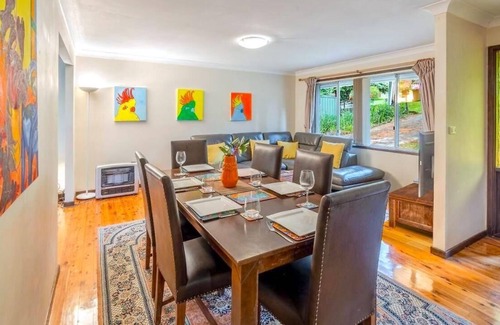 Hazelbrook Cabin | Horseshoe Falls Cottage - Charming 3 Bedroom Cottage with Large Garden