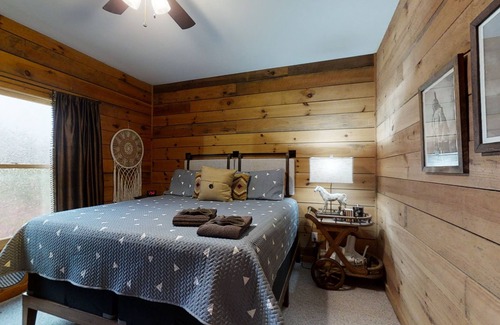 Townsend House | Horsin Around Tennessee