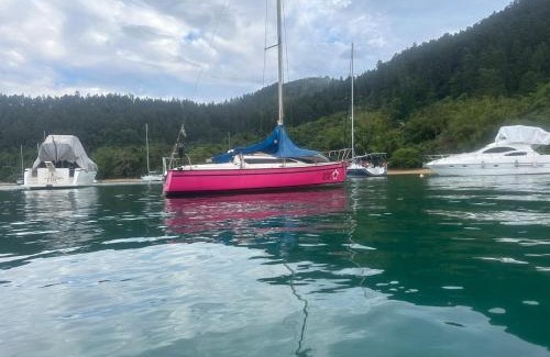 Saco da Ribeira Boat Rental | Hospedagem exclusiva no veleiro