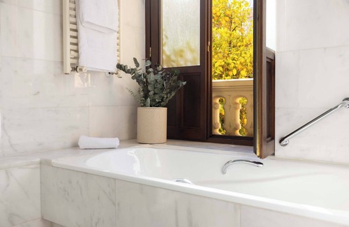 Granada City Center Hotel | Hospes Palacio de los Patos, a Member of Design Hotels