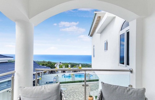 St.Bran's Burg Apartment | Hospitality Expert BTS 5: Pool, Beach & Bar