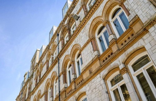 St George's Quarter Apartment | Host Apartments Queen Square Apartment