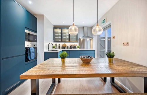 Hope Street House | Host Apartments The Coachouse at Pilgrim St