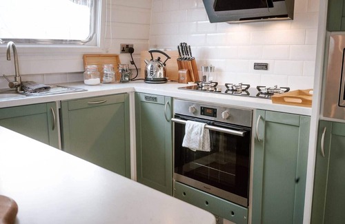 Liverpool Boat Rental | Host Apartments | The Canal Boat Retreat
