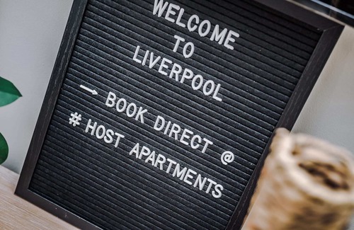 Liverpool Boat Rental | Host Apartments | The Canal Boat Retreat
