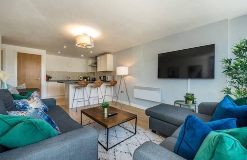 Liverpool City Centre Apartment | Host Apartments The Pall Mall Balcony Apt