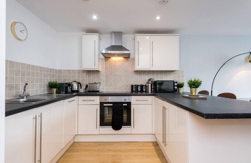 Liverpool City Centre Apartment | Host Apartments The Pall Mall Balcony Apt