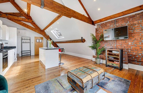 Liverpool City Centre Apartment | Host Stay Bands Warehouse VI
