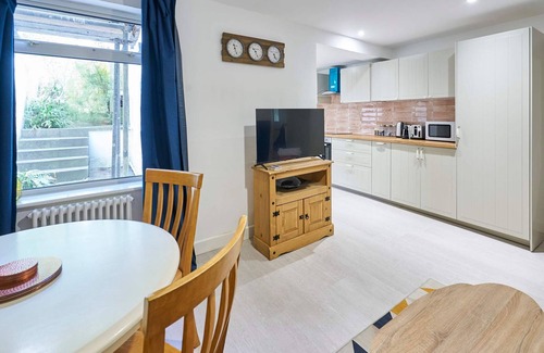 Hove Apartment | Host Stay Blatchington Road