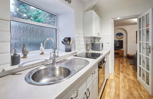 Brynsiencyn House | Host & Stay | Camwy Cottage