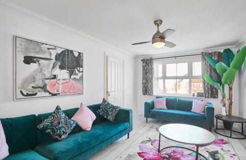 Launceston House | Host & Stay - Cherry Blossom House
