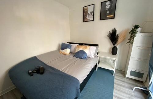 Milton Keynes Apartment | Host & Stay - Cotman Close