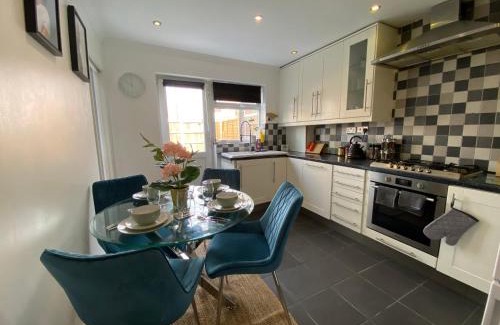 Milton Keynes Apartment | Host & Stay - Cotman Close