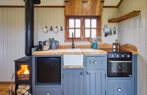 Bronllys Ski Chalet | Host & Stay | Dafad Du