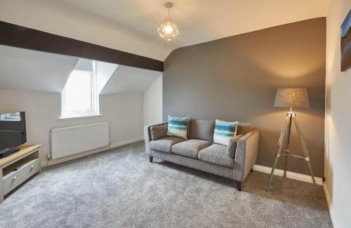 Saltburn-by-the-Sea Apartment | Host & Stay - Emerald Hideaway