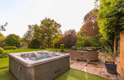 Norwich House | Host & Stay - Four Seasons