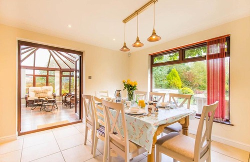Norwich House | Host & Stay - Four Seasons