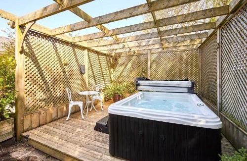 Akeld House | Host & Stay - Guards Van