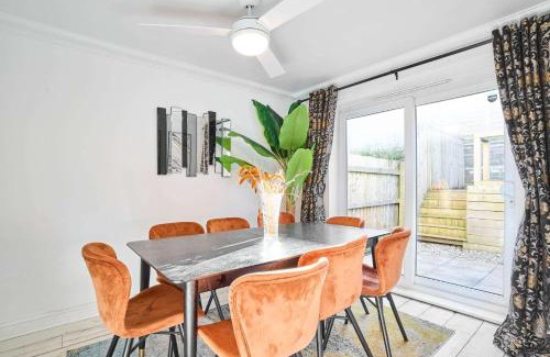 Launceston House | Host & Stay - Hazelnut House