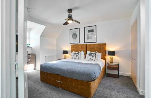 Launceston House | Host & Stay - Hazelnut House
