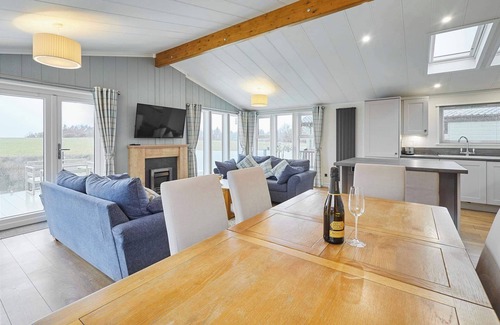 Low Gate Ski Chalet | Host & Stay | Juniper Deluxe Lodge
