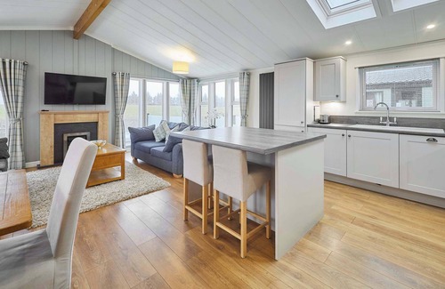 Low Gate Ski Chalet | Host & Stay | Juniper Deluxe Lodge