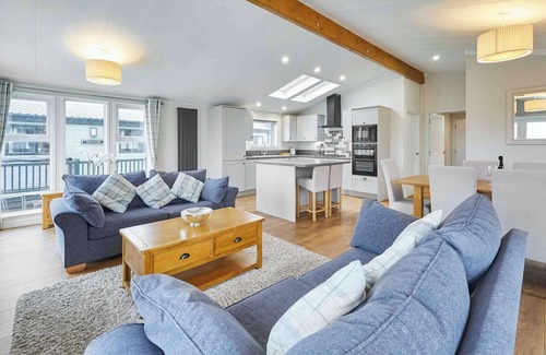Low Gate Ski Chalet | Host & Stay | Juniper Deluxe Lodge