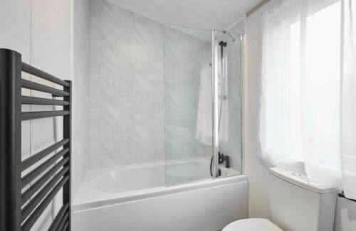 Pickering Ski Chalet | Host & Stay - Linden Lodge, Ashdown Retreat