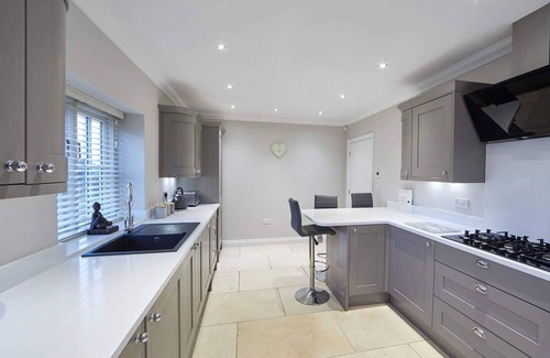 Guisborough House | Host Stay Lowcross Cottage