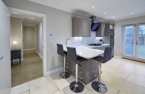 Guisborough House | Host Stay Lowcross Cottage