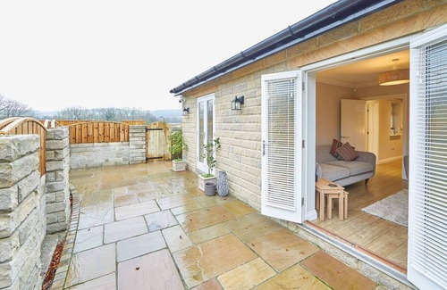 Guisborough House | Host Stay Lowcross Cottage